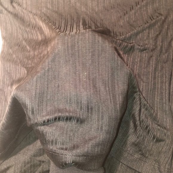 Long sleeved black v-neck - Picture 2 of 2